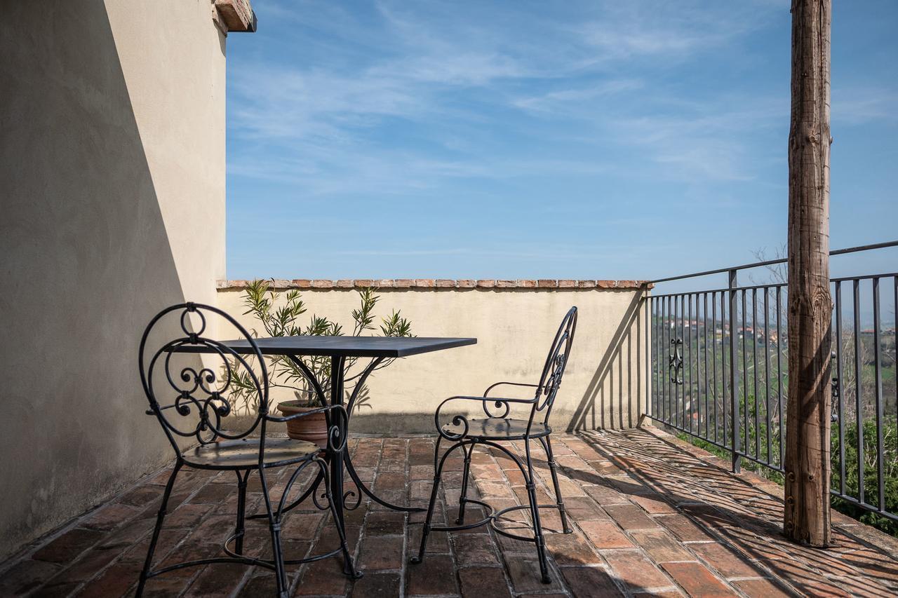 Il Castellaro Bed & Breakfast Borghi Exterior photo